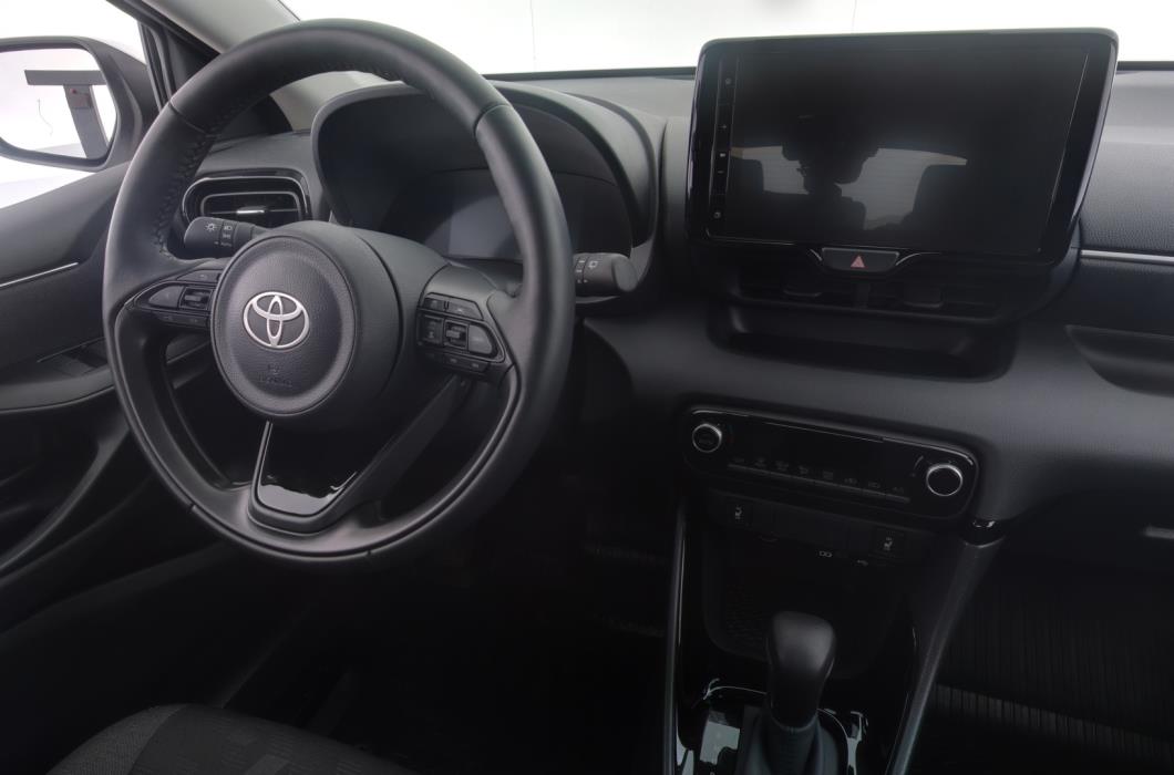 TOYOTA Yaris 2025