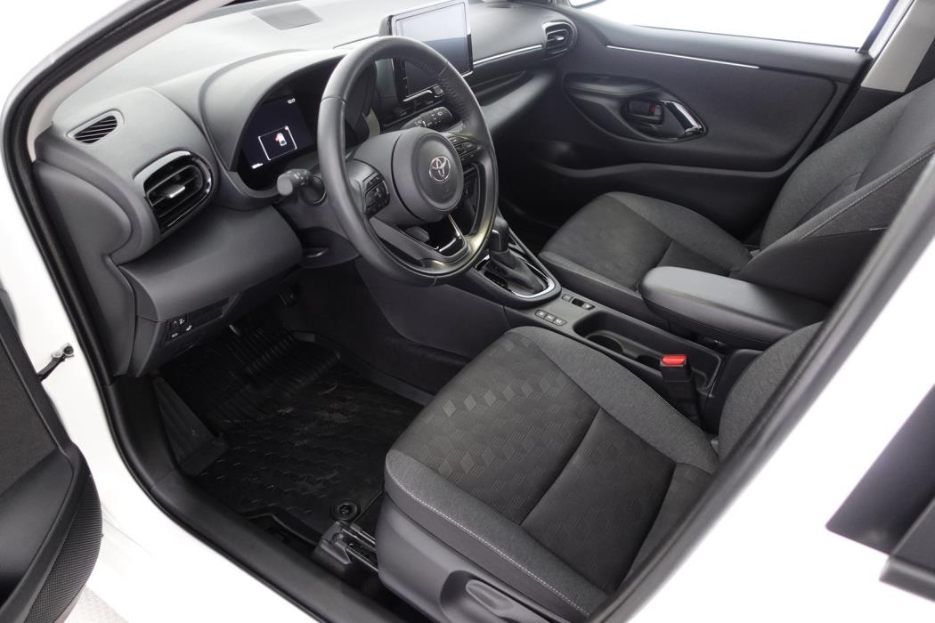 TOYOTA Yaris 2025