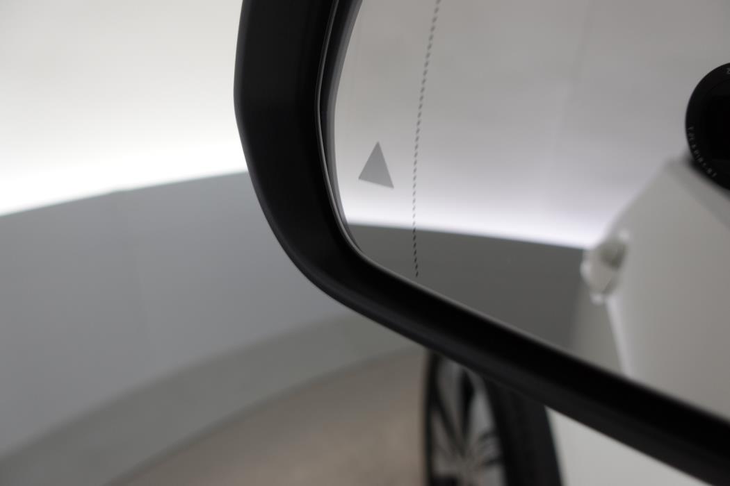 MERCEDES-BENZ EQA 2024