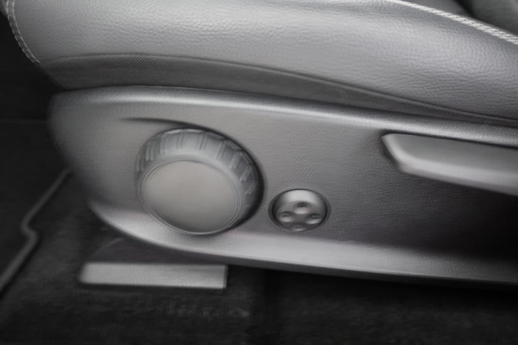 MERCEDES-BENZ EQA 2024