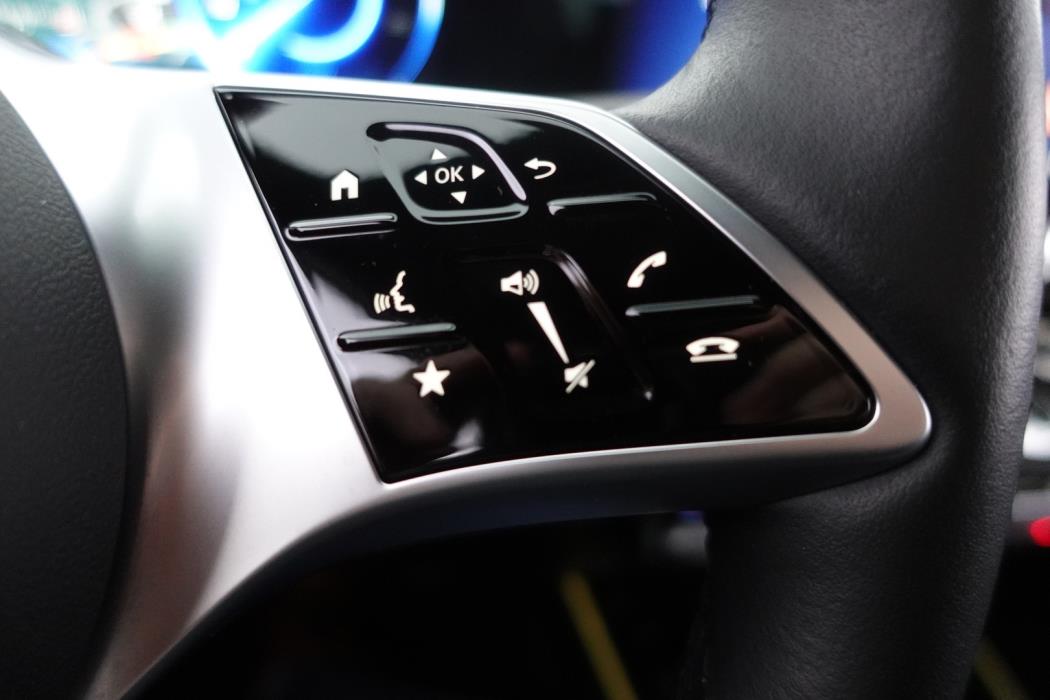 MERCEDES-BENZ EQA 2024