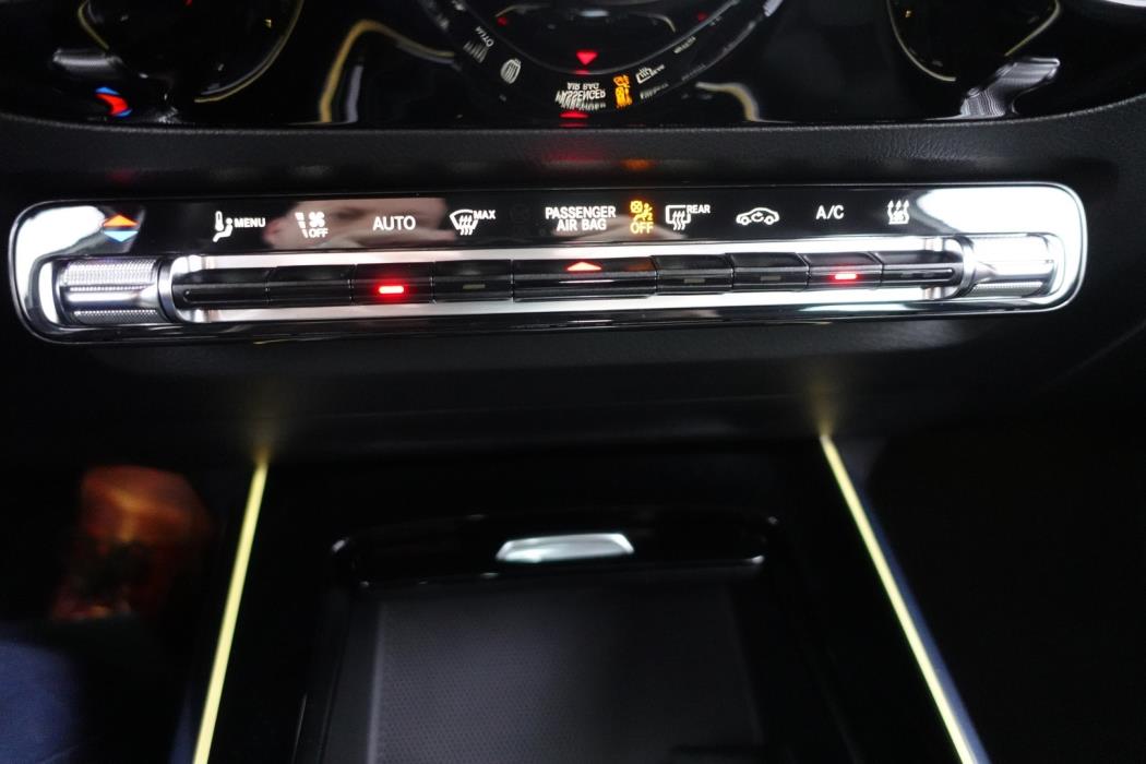 MERCEDES-BENZ EQA 2024