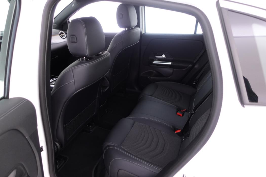 MERCEDES-BENZ EQA 2024