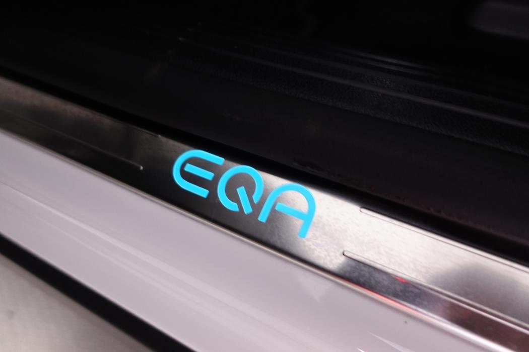 MERCEDES-BENZ EQA 2024