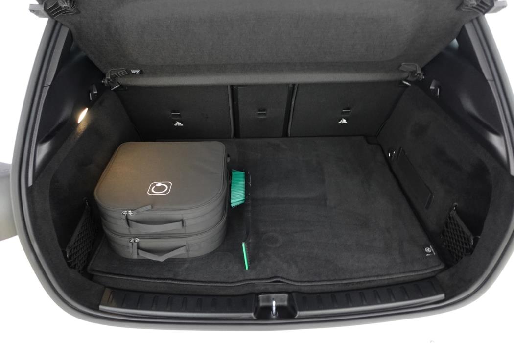 MERCEDES-BENZ EQA 2024