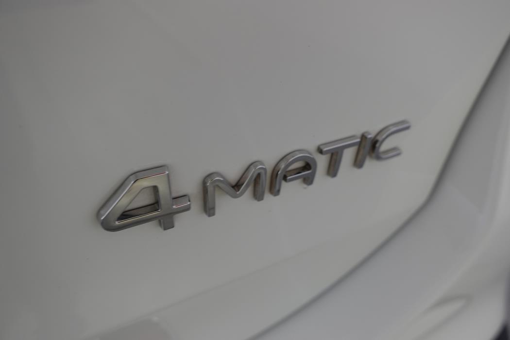 MERCEDES-BENZ EQA 2024