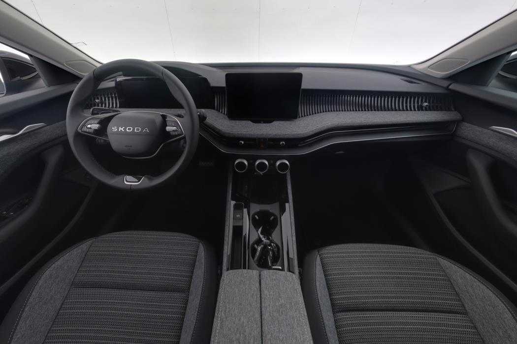 SKODA SUPERB 2026