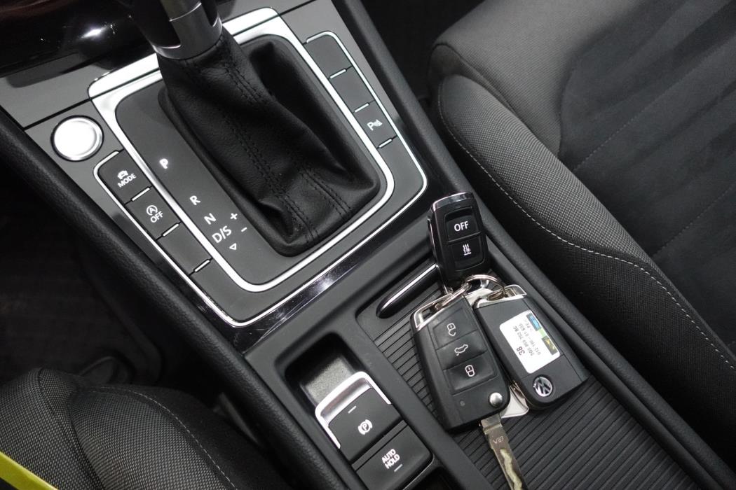 VOLKSWAGEN Golf 2018