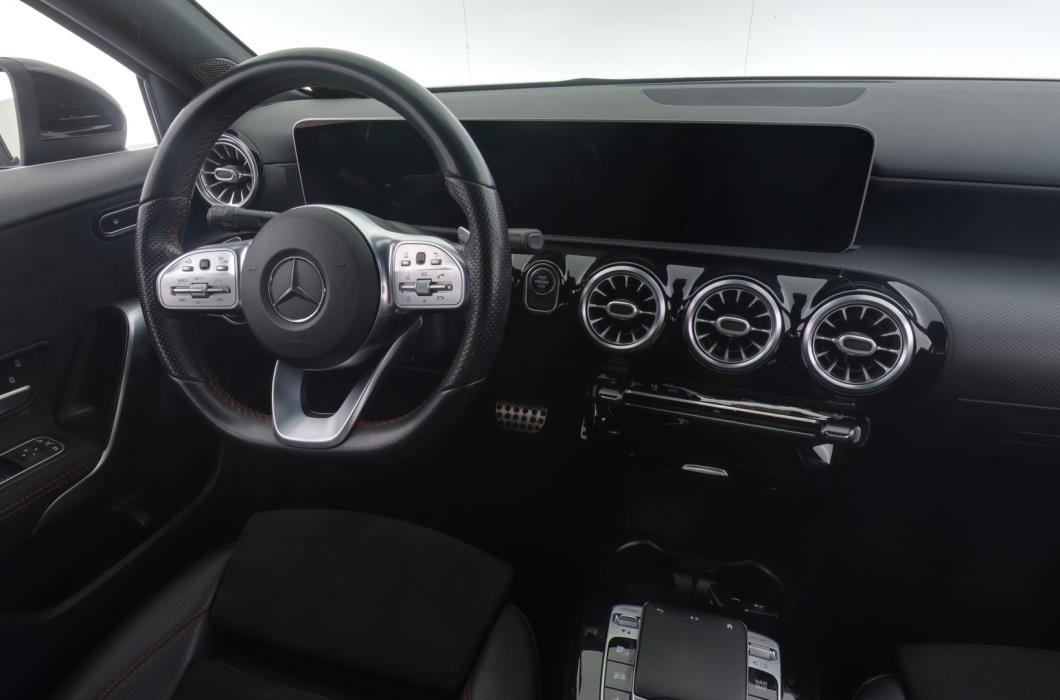 MERCEDES-BENZ A 2020