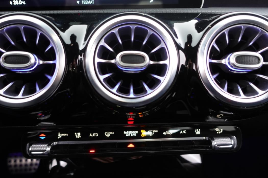 MERCEDES-BENZ A 2020