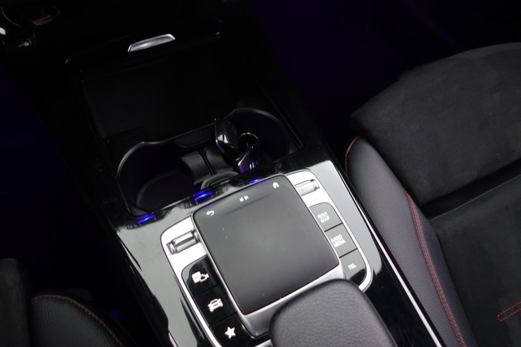 MERCEDES-BENZ A 2020