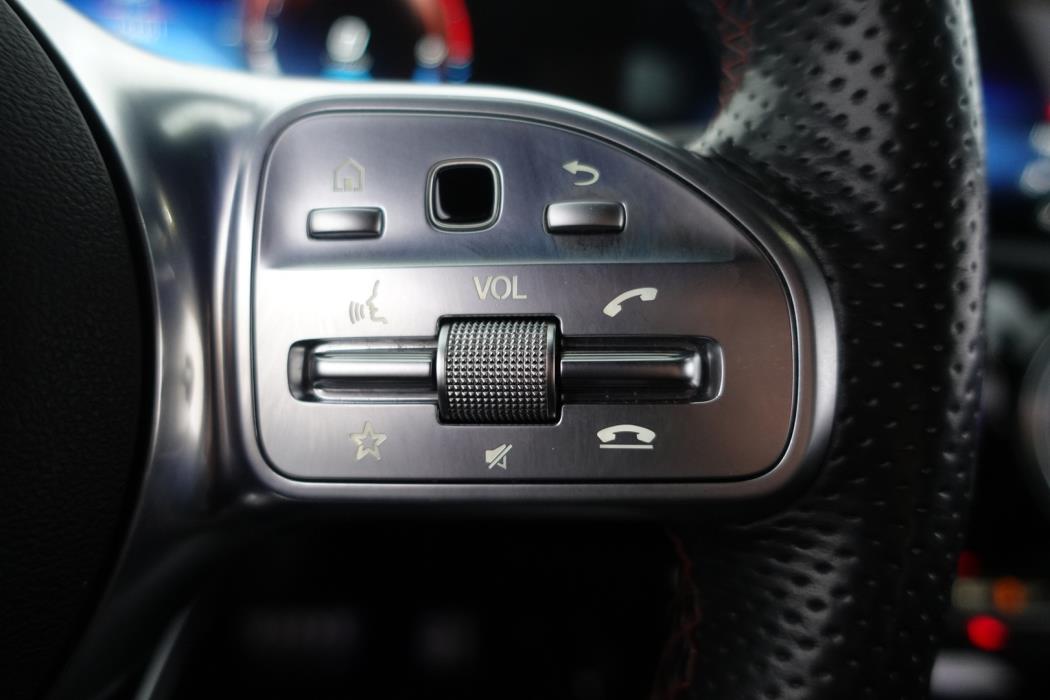 MERCEDES-BENZ A 2020