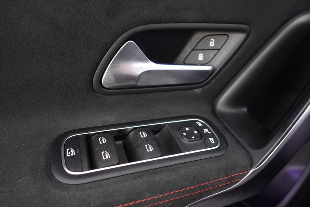 MERCEDES-BENZ A 2020