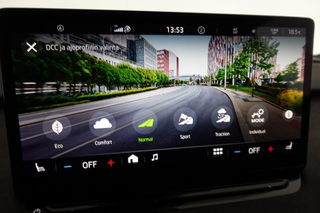 SKODA Enyaq 2023