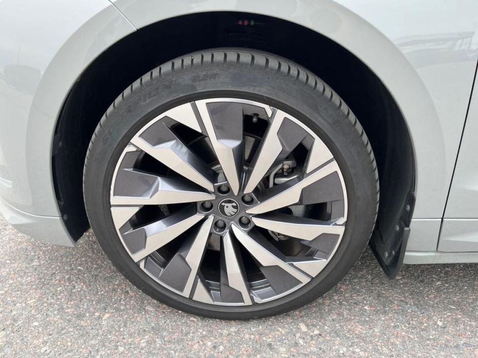 SKODA Enyaq 2025