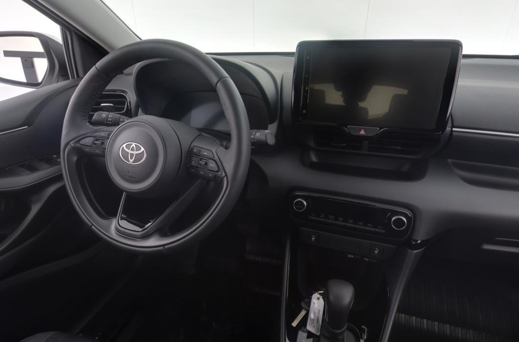TOYOTA YARIS 2025