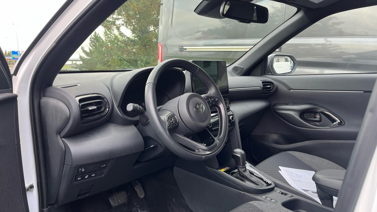 TOYOTA Yaris Cross 2025