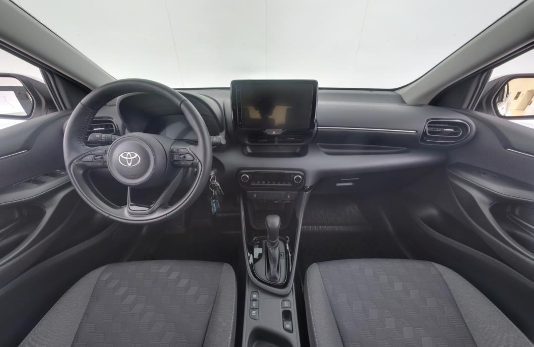 TOYOTA Yaris 2025