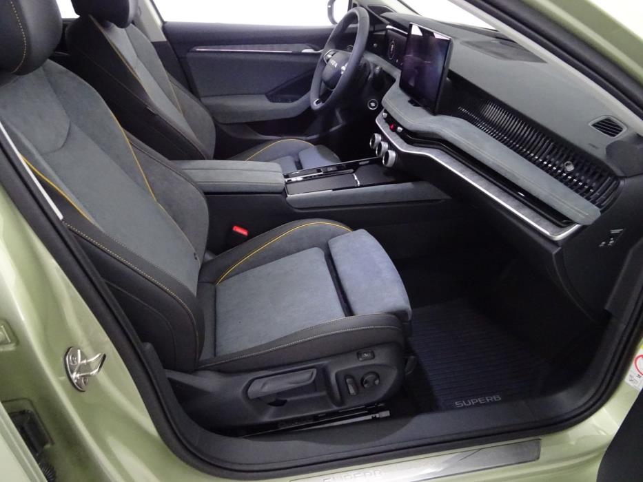 SKODA SUPERB 2025