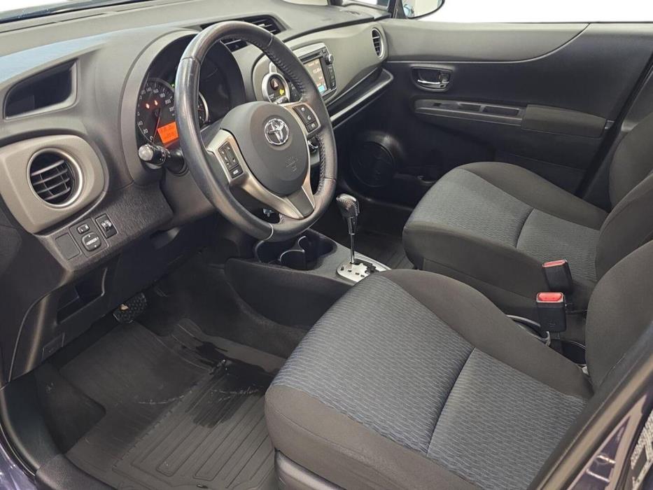 TOYOTA Yaris 2013