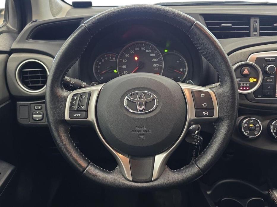 TOYOTA Yaris 2013