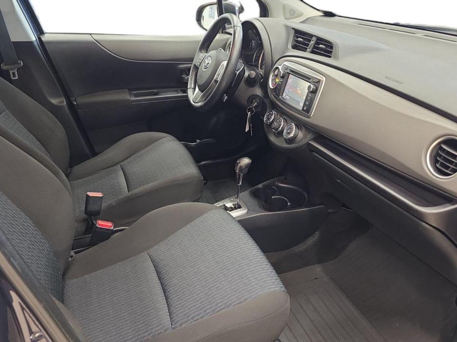 TOYOTA Yaris 2013