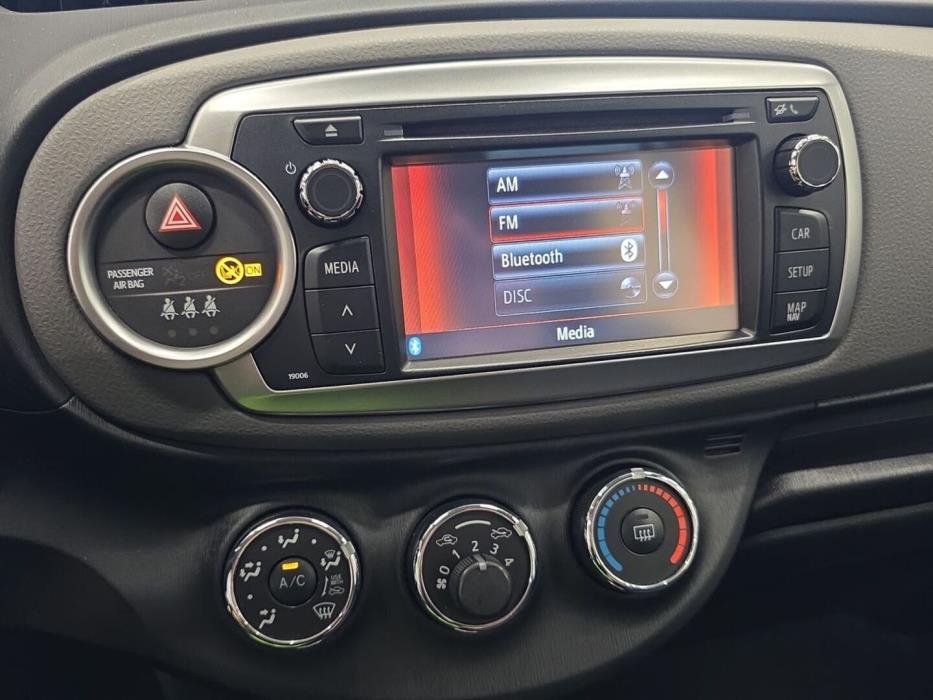 TOYOTA Yaris 2013