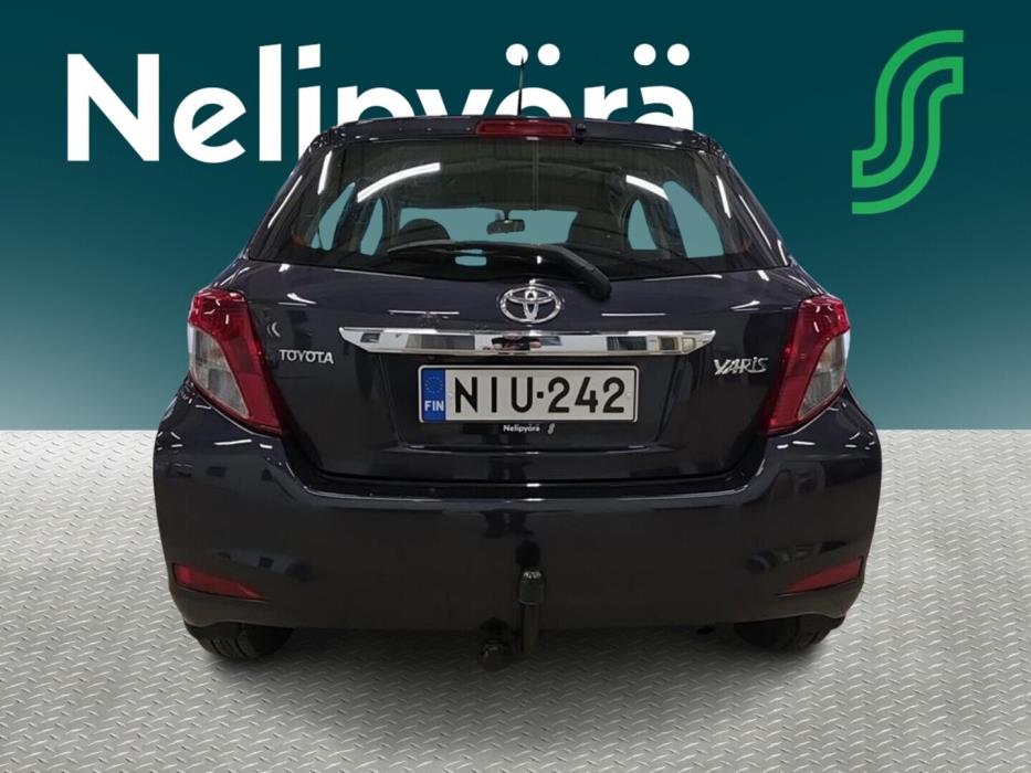 TOYOTA Yaris 2013