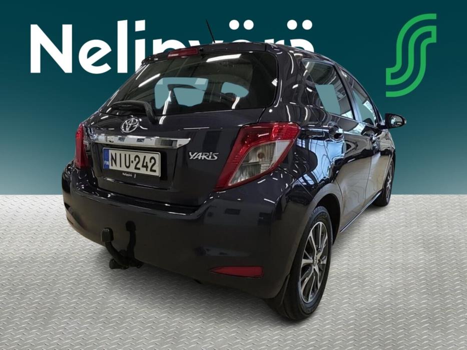 TOYOTA Yaris 2013