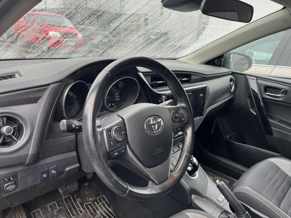 TOYOTA Auris 2016