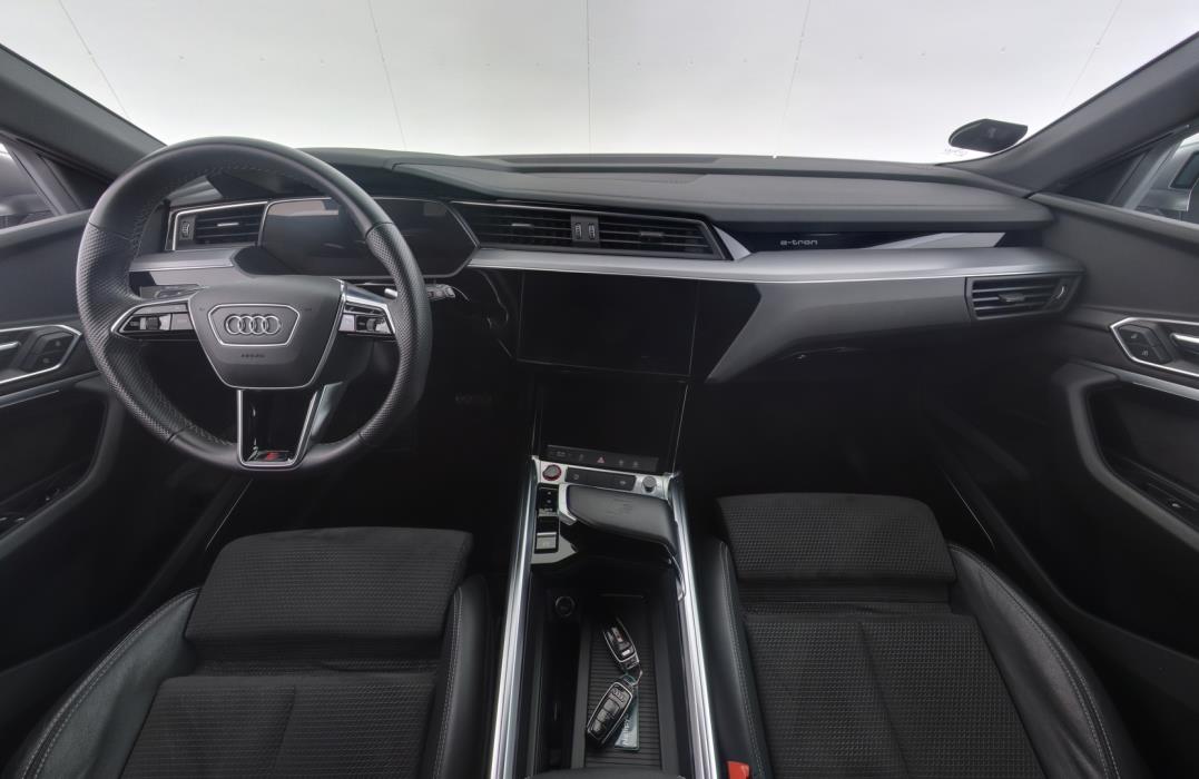 AUDI e-tron 2021