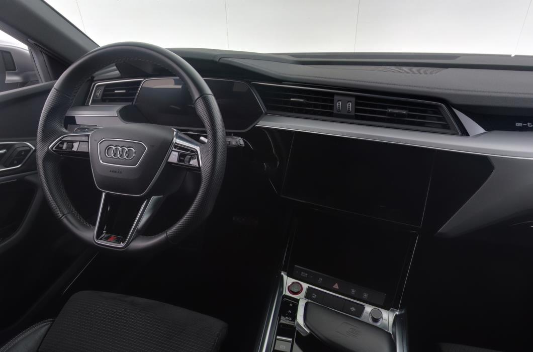 AUDI e-tron 2021