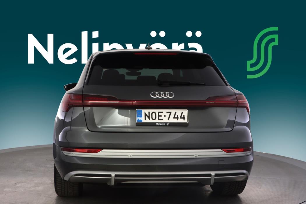 AUDI e-tron 2021