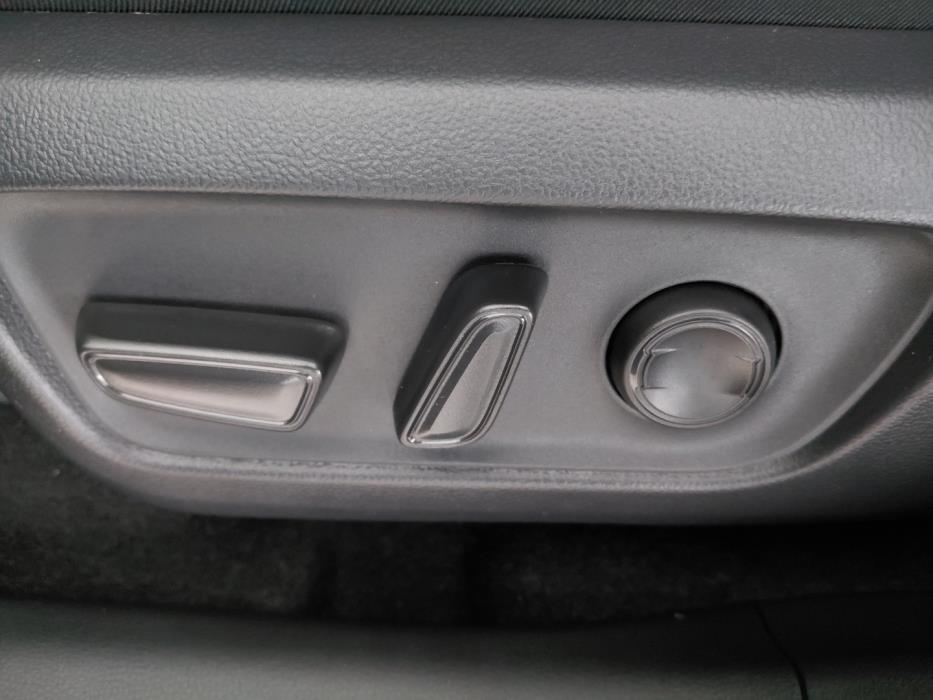 TOYOTA RAV4 2026