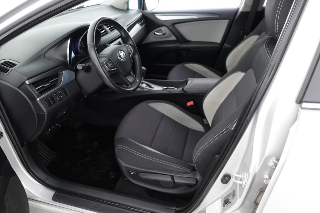 TOYOTA Avensis 2017