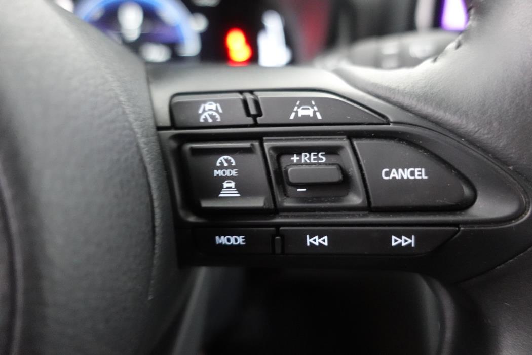 TOYOTA Yaris Cross 2025