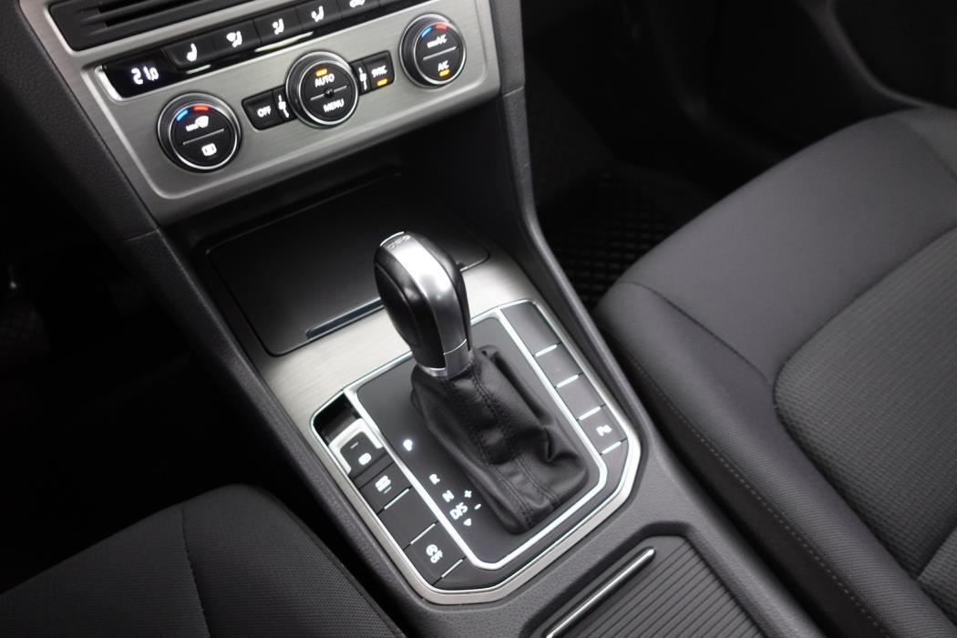 VOLKSWAGEN Golf Sportsvan 2016