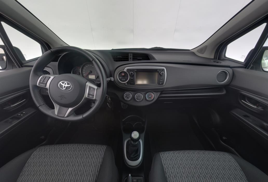 TOYOTA Yaris 2013