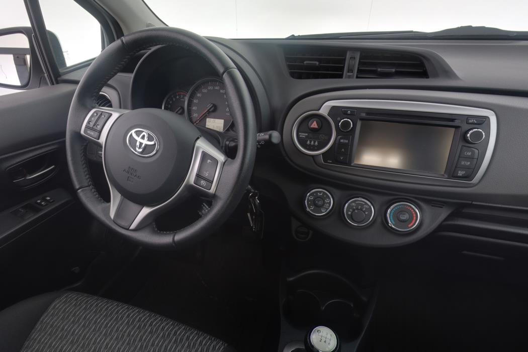 TOYOTA Yaris 2013