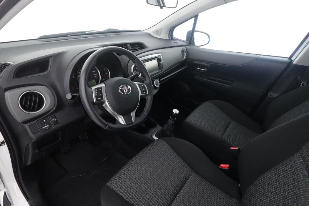 TOYOTA Yaris 2013
