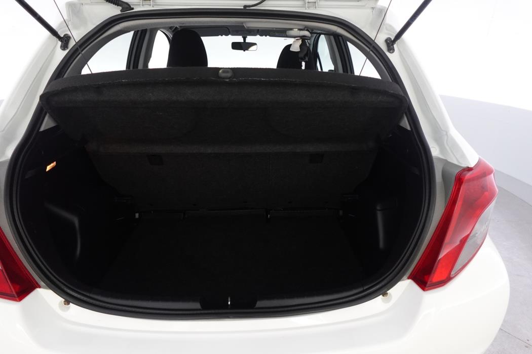 TOYOTA Yaris 2013