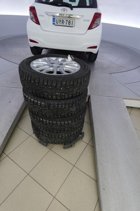 TOYOTA Yaris 2013