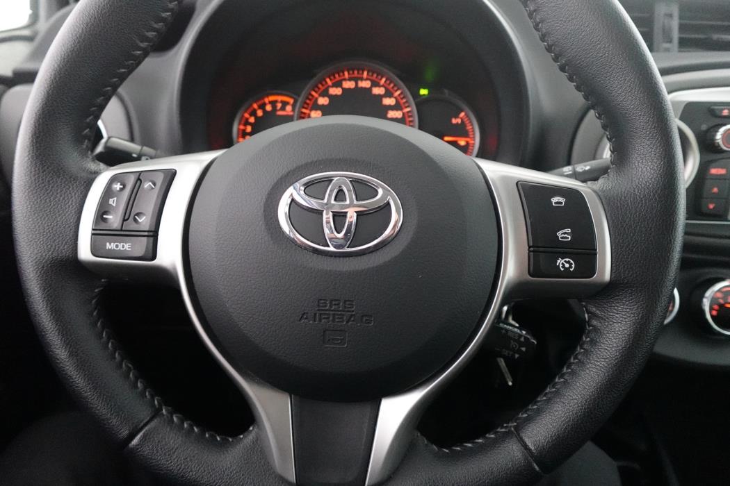 TOYOTA Yaris 2013