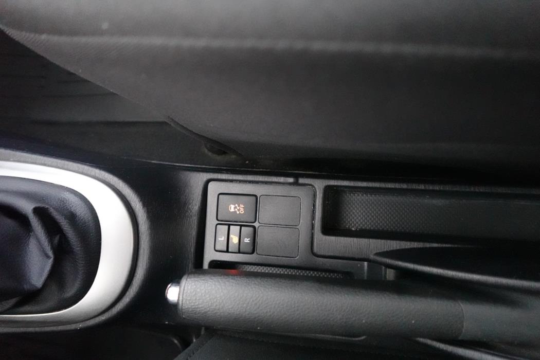 TOYOTA Yaris 2013