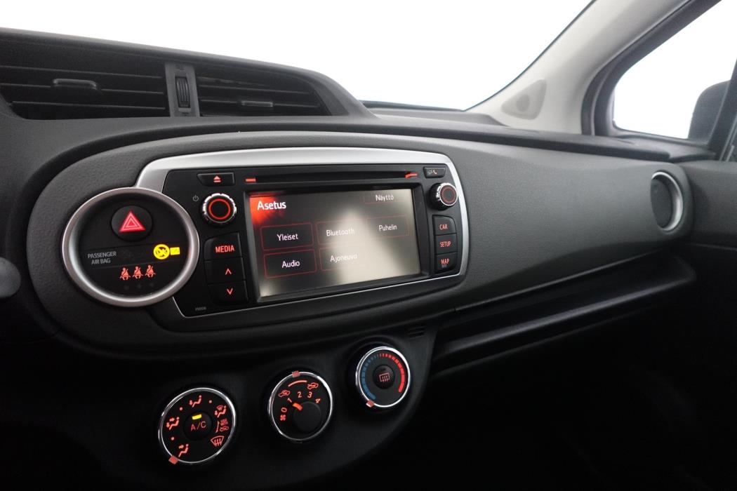 TOYOTA Yaris 2013