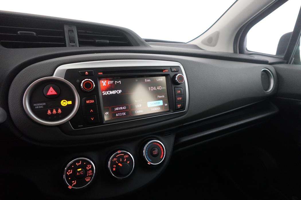 TOYOTA Yaris 2013