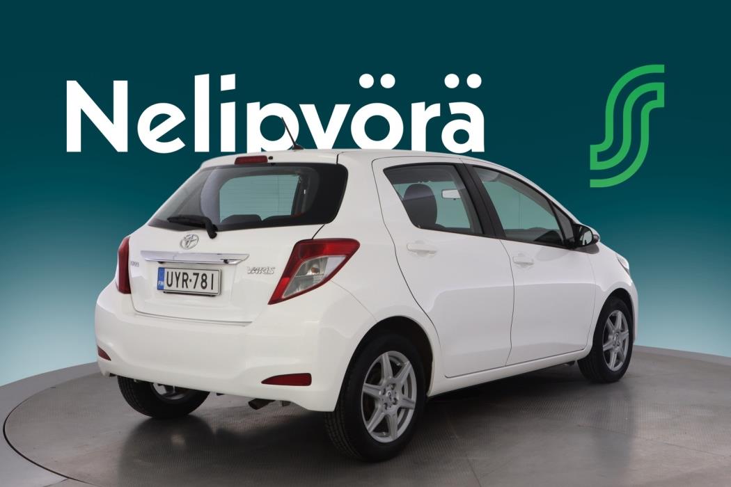 TOYOTA Yaris 2013