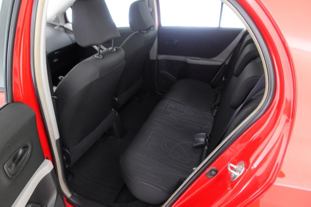 TOYOTA Yaris 2011