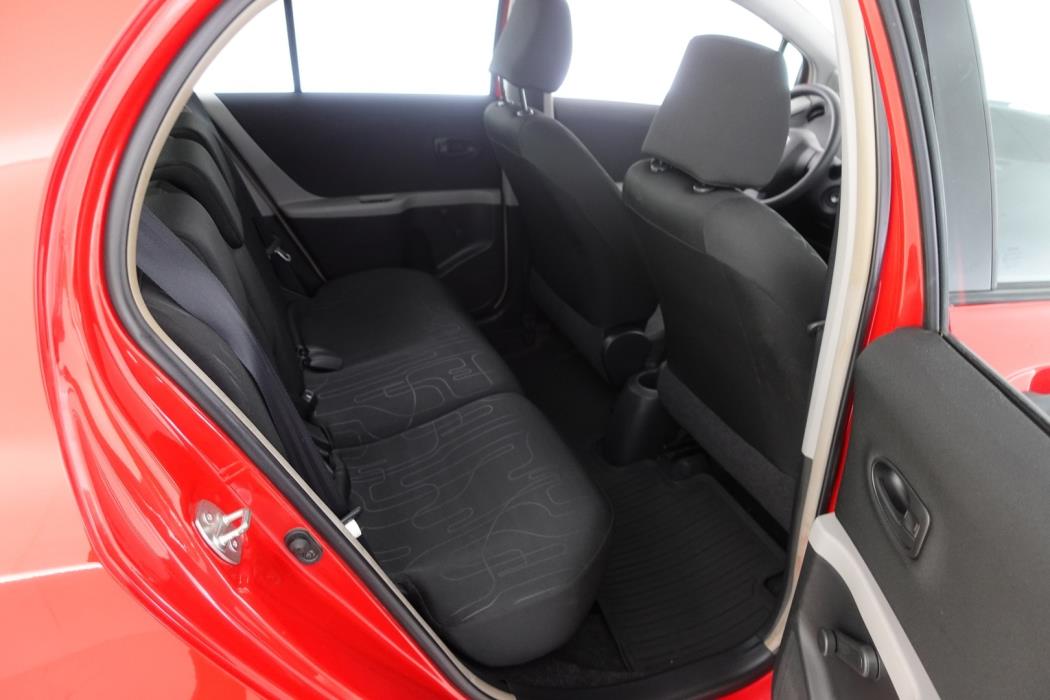 TOYOTA Yaris 2011