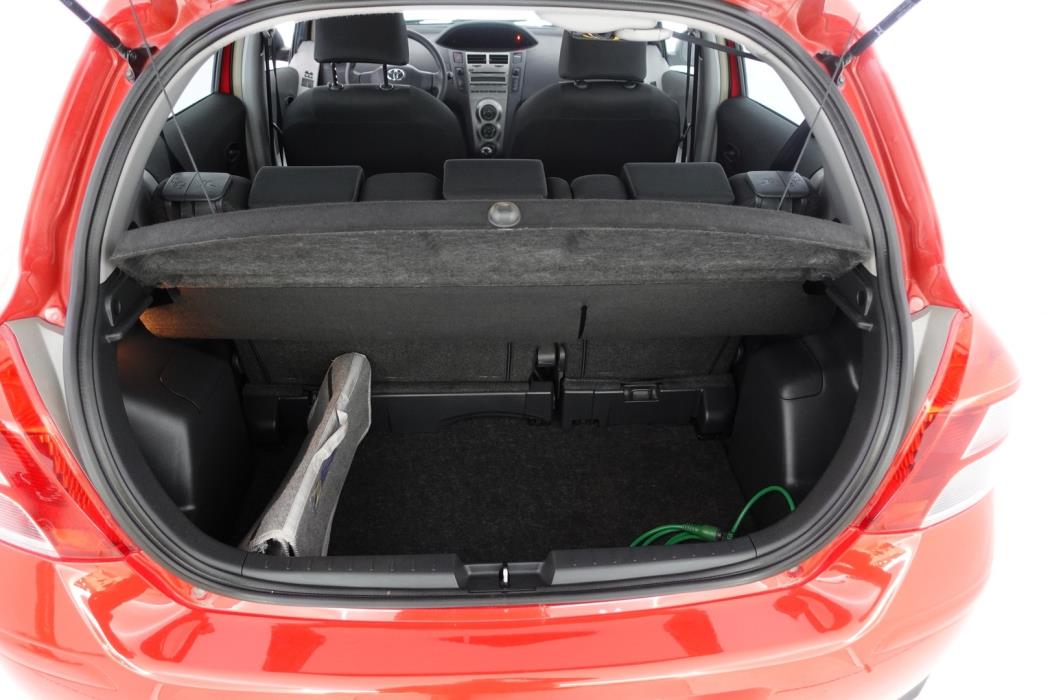 TOYOTA Yaris 2011